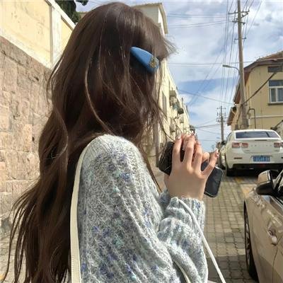 龙纹身的女孩